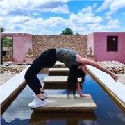 Profesora de Vinyasa Yoga, Hatha yoga, Yoga nidra, estiramiento consciente y meditación. Clases on-line y presenciales.